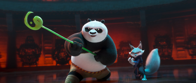 Gấu trúc Po (trái, Jack Black lồng tiếng) đồng hành cùng chú cáo Zhen (Awkwafina) trên con đường tiêu diệt kẻ ác, trong phim Kung Fu Panda 4. Ảnh: Universal Pictures Vietnam