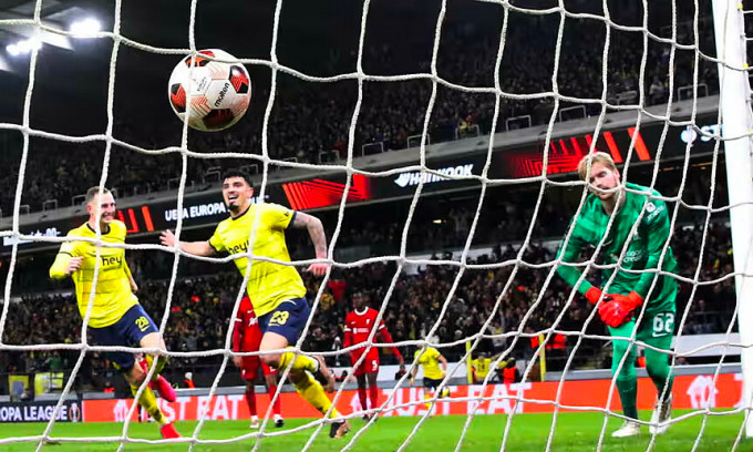Cầu thủ Union SG (áo vàng) mừng bàn ấn định thắng lợi 2-1 trước Liverpool. Ảnh: Reuters