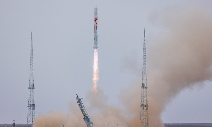 Tên lửa Zhuque-2 cất cánh ngày 12/7. Ảnh: VCG