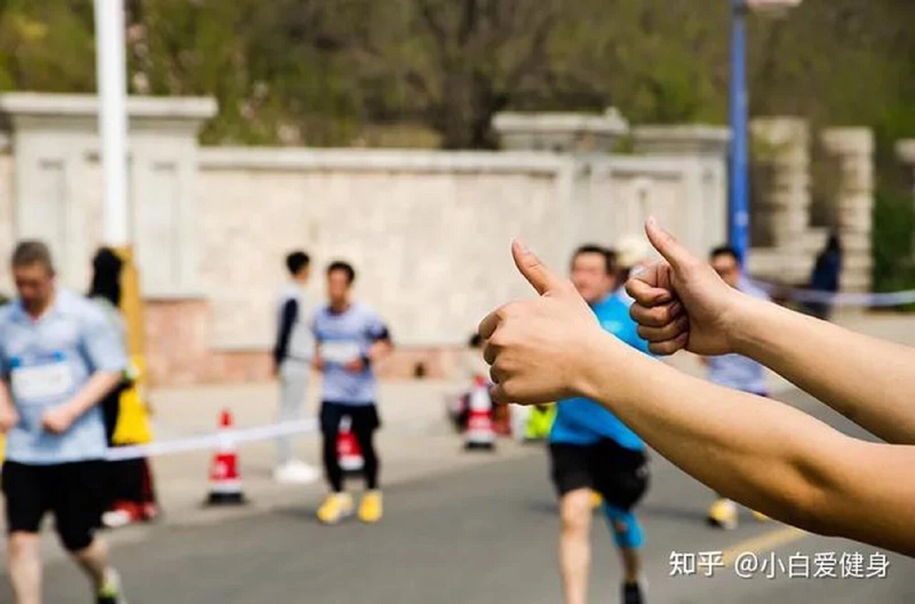 Công ty Trung Quốc yêu cầu nhân viên phải chạy 50km mỗi tháng để được thưởng Tết. (Ảnh minh họa: Zhihu)