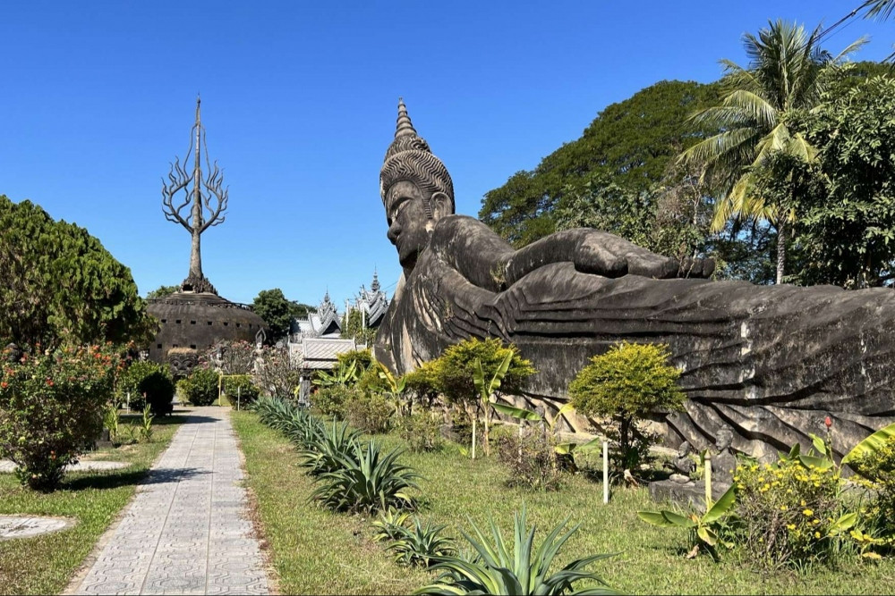 buddha park xiengkhuan - Diem den hap han khong the bo qua tai lao hinh anh 4