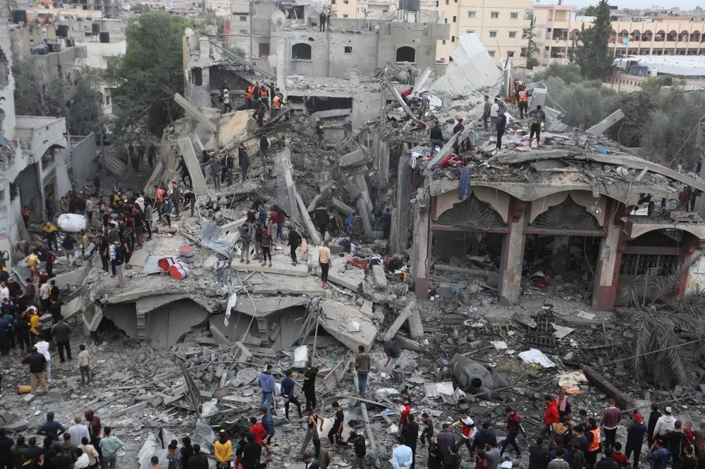 Cảnh đổ nát sau các cuộc oanh tạc của Israel xuống thành phố Rafah, miền Nam Dải Gaza, ngày 22/11/2023. (Ảnh: THX/TTXVN)