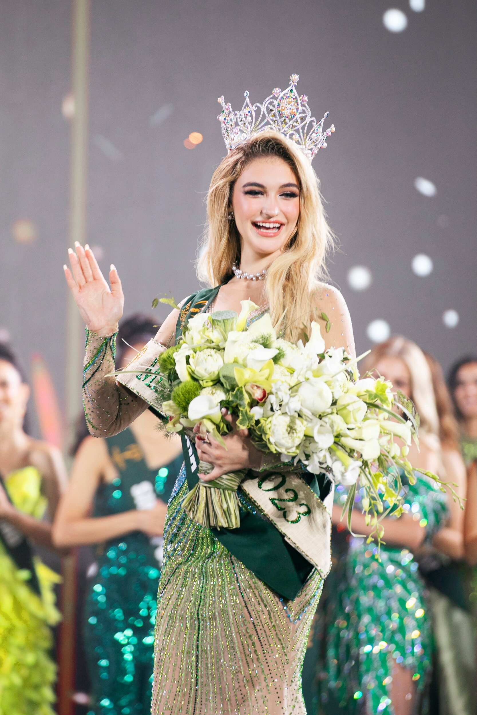 Tân Hoa hậu từ Albania - Drita Ziri.