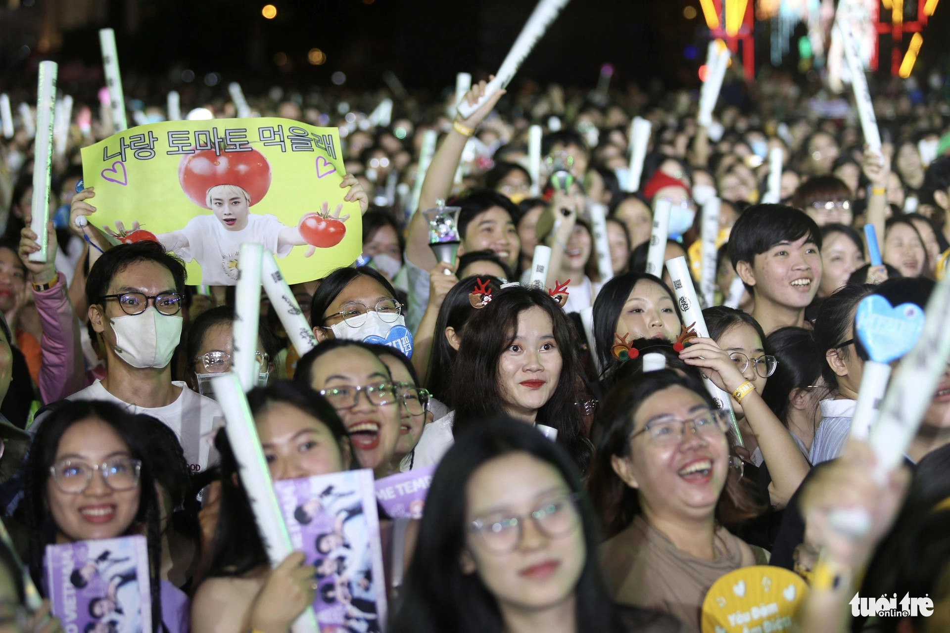 Hàng ngàn người đổ về Hò Dô 2023 để thưởng thức âm nhạc trong đêm HOZO Super Fest thứ hai - Ảnh: PHƯƠNG QUYÊN