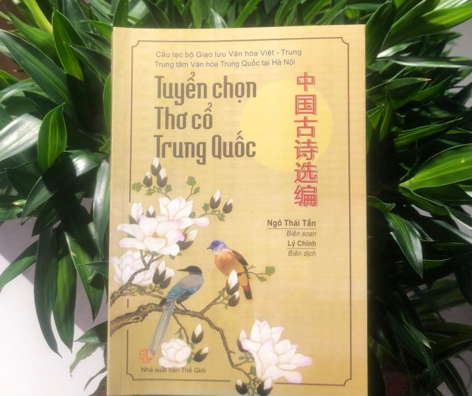 Cuốn sách do Câu lạc bộ giao lưu văn hóa Việt - Trung hợp tác Trung tâm Văn hóa Trung Quốc tại Hà Nội tổng hợp và xuất bản. Ảnh: Phương Linh