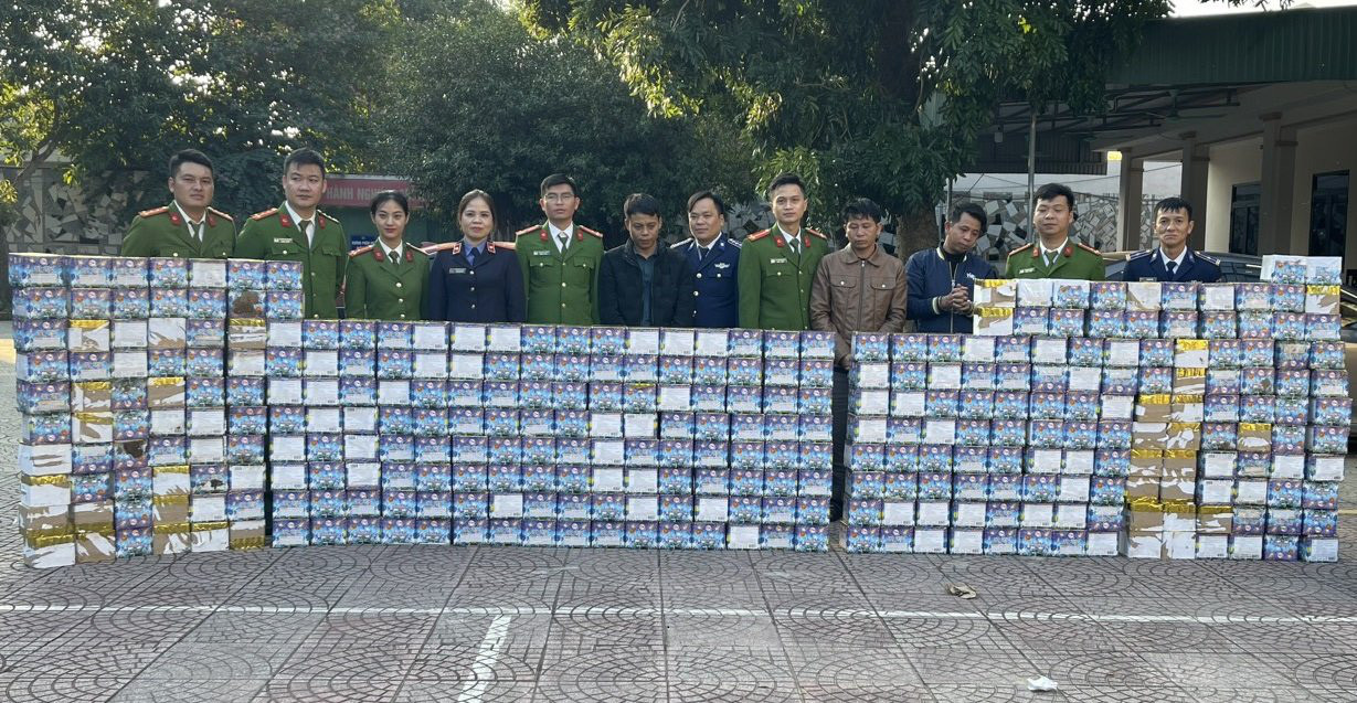 Tang vật thu giữ hơn 1,9 tấn pháo tại Công an huyện Nghi Lộc, Nghệ An - Ảnh: Công an cung cấp