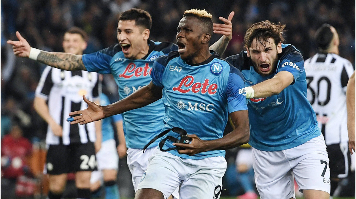 Các cầu thủ Napoli vỡ òa trong hạnh phúc - Ảnh: GETTY IMAGES
