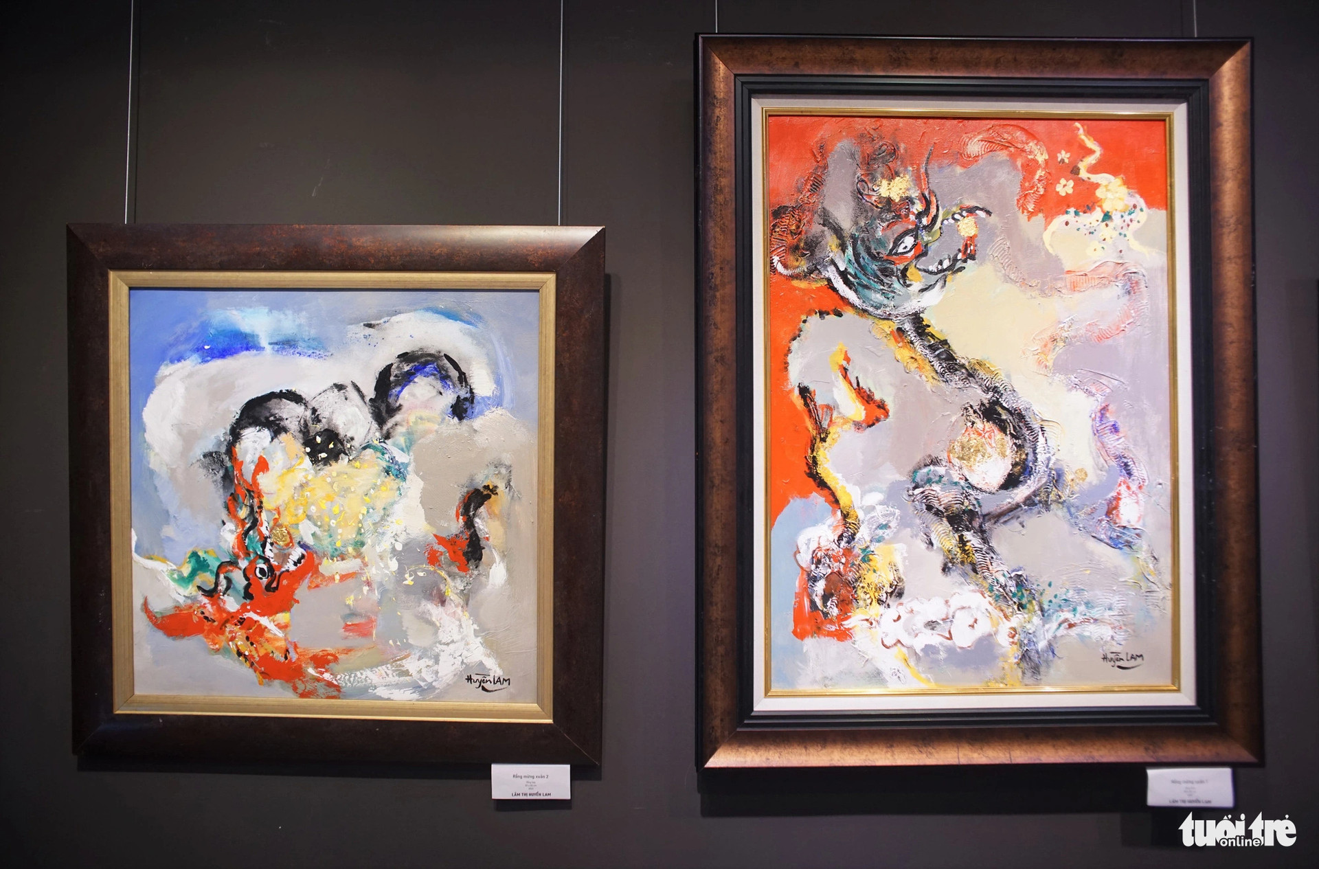 Hai bức tranh Rồng mừng xuân với chất liệu tổng hợp của họa sĩ Huyền Lam