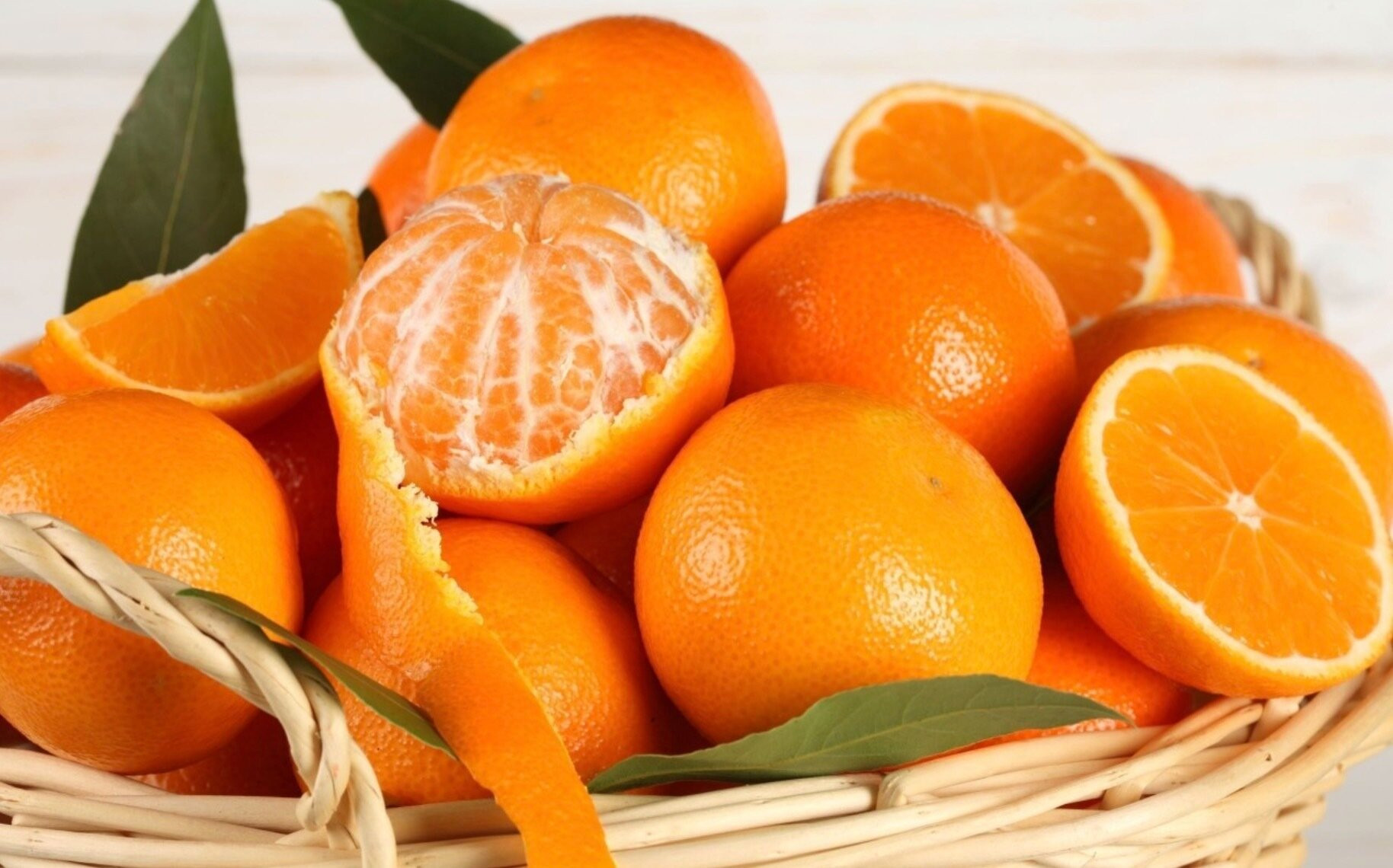 Nước cam giàu vitamin C giúp thúc đẩy sự phát triển của tóc.
