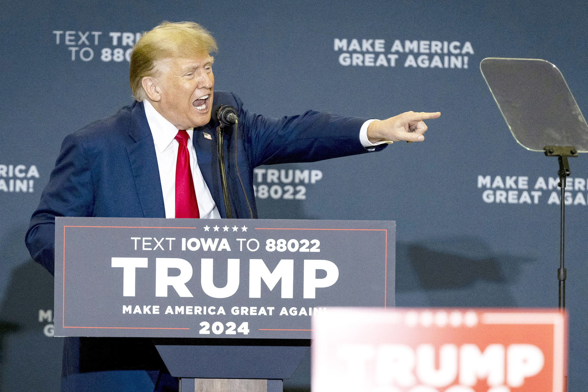 Cựu tổng thống Mỹ Donald Trump tại cuộc vận động ở bang Iowa ngày 5-1 - Ảnh: AFP