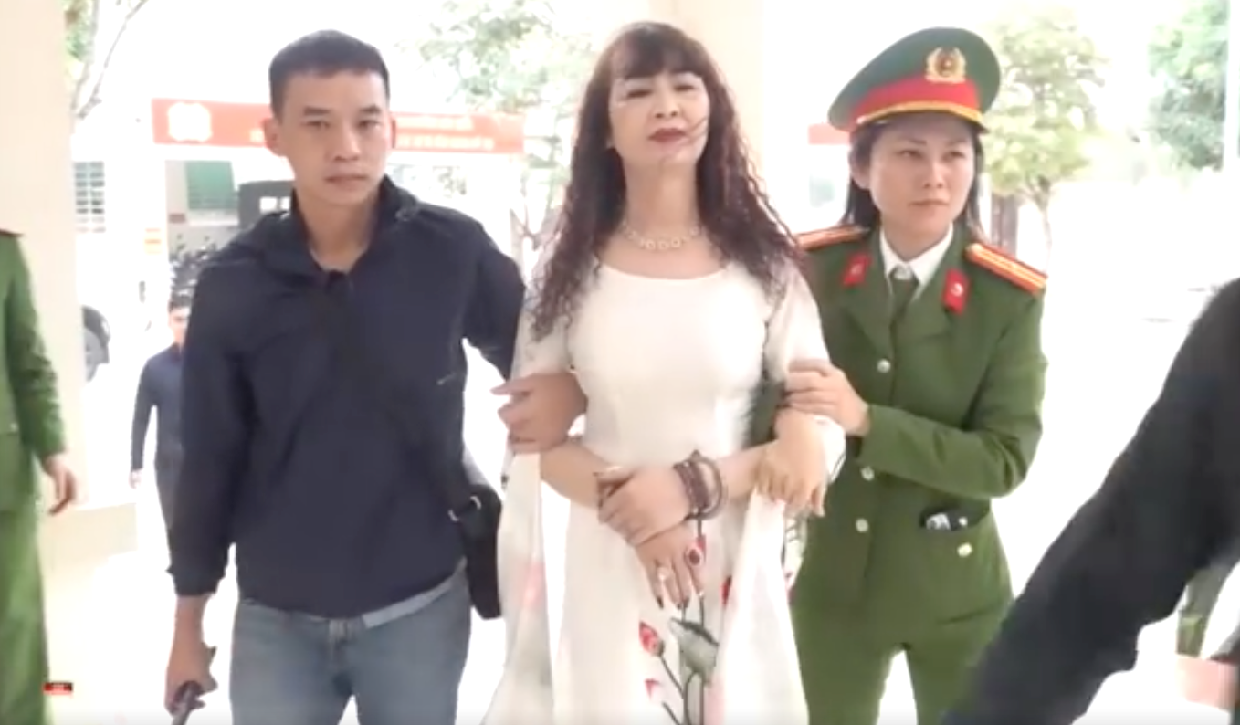 Bà Nguyễn Kim Tiến bị bắt giữ khẩn cấp để làm rõ hành vi lợi dụng danh nghĩa báo chí để bảo kê xe tải - Ảnh: Công an cung cấp
