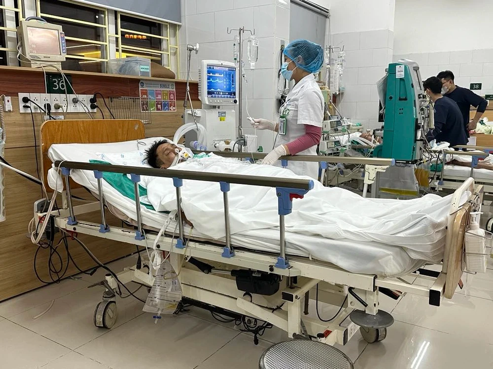 Bệnh nhân trong tình trạng nặng nhất đang được theo dõi tại Bệnh viện Bạch Mai. (Ảnh: T.G/Vietnam+)