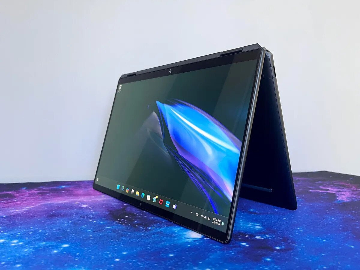 Laptop 2 trong 1 Spectre x360 2024 được giới thiệu tại CES.