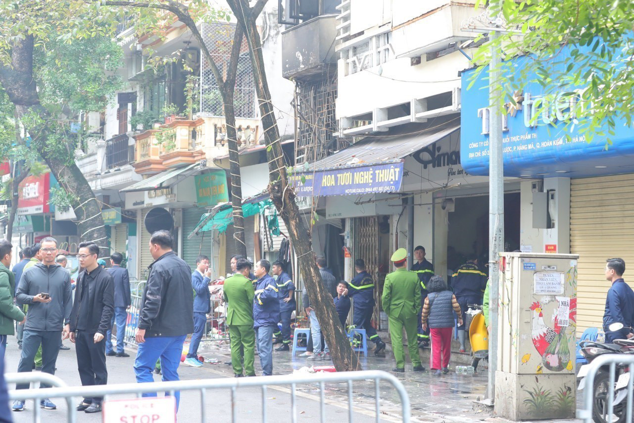 Cảnh sát đến hiện trường vụ cháy - Ảnh: TTXVN