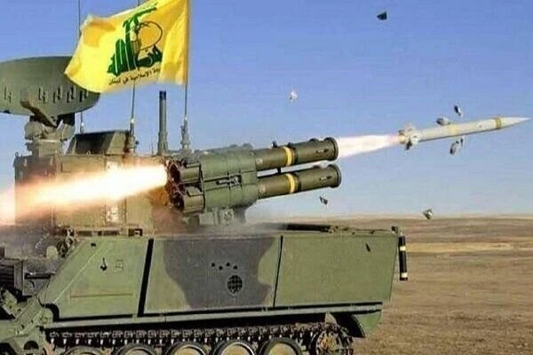 Lực lượng Hezbollah tại Liban phóng tên lửa nhằm vào một căn cứ quân sự của Israel trên vùng đất chiếm đóng al Motellah. (Ảnh: IRNA/TTXVN)