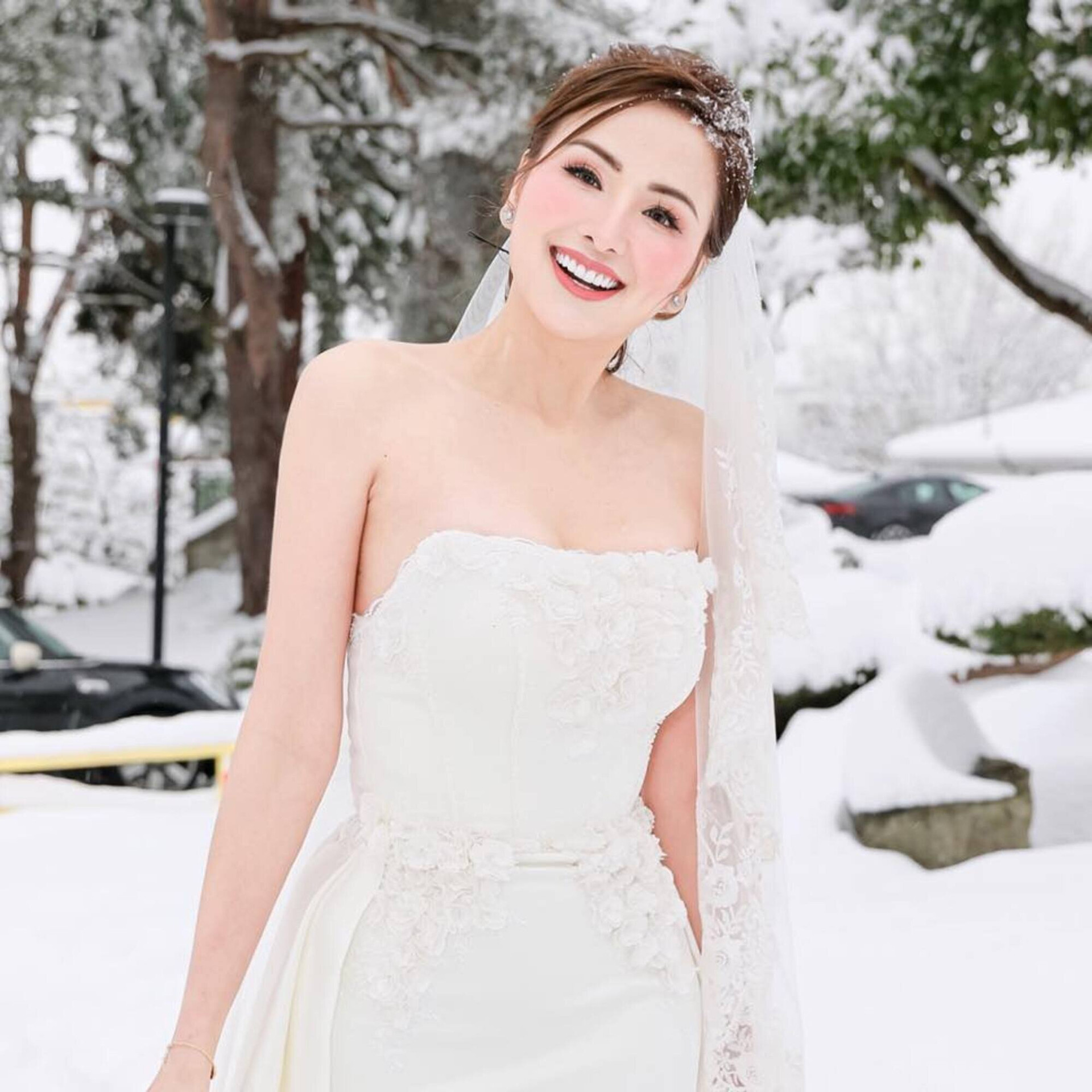 Hoa hậu Diễm Hương bí mật kết hôn lần thứ 3 tại Canada. Danh tính chú rể vẫn được giữ kín.