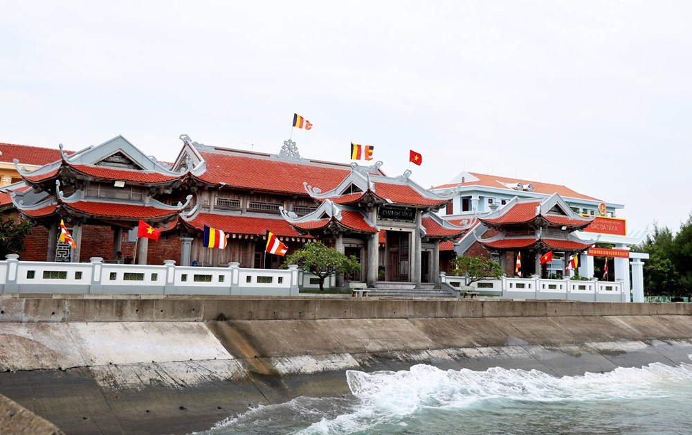 Da Tay Pagoda boasts cultural and spiritual beauty hinh anh 5