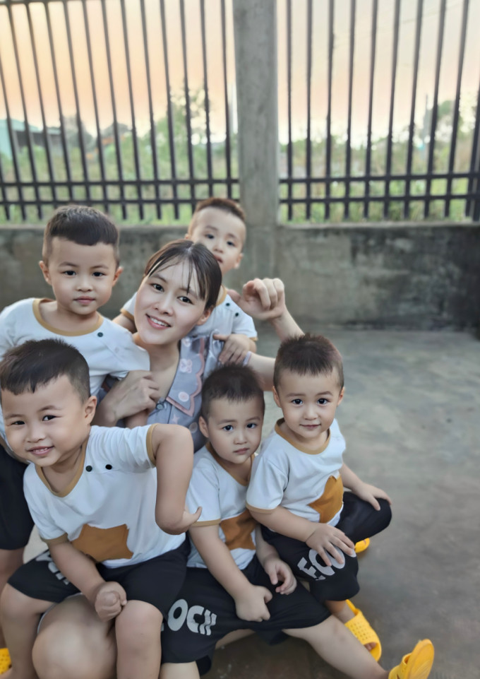 Chị Tuyến và đàn con đáng yêu tại quê nhà Trảng Bom, Đồng Nai mùa thu 2023. Ảnh: Nhân vật cung cấp