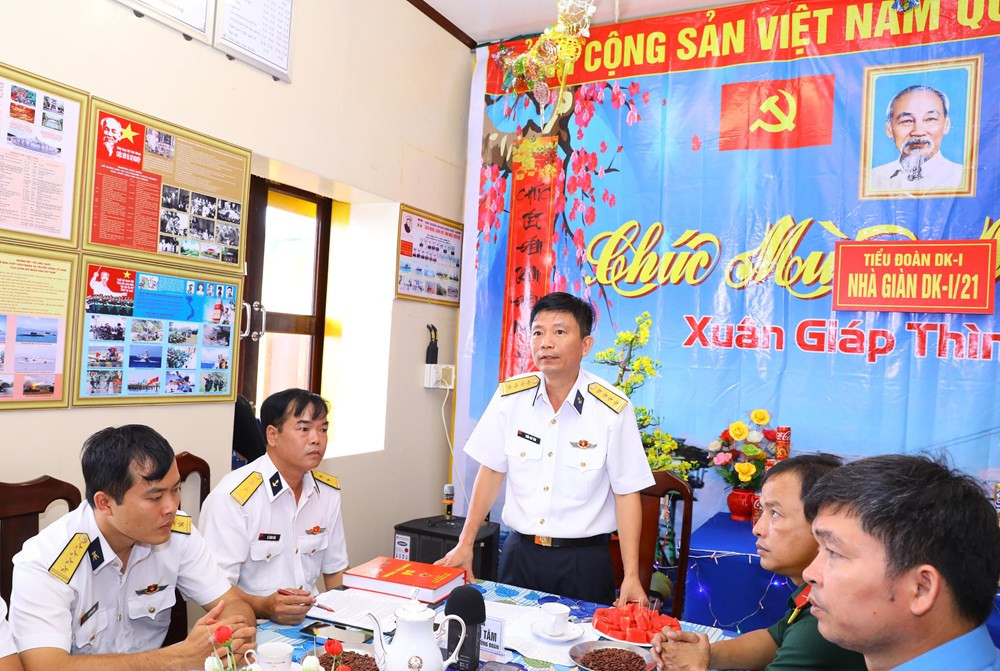 Tet visit paid to officers and soldiers on DK1 platforms hinh anh 5