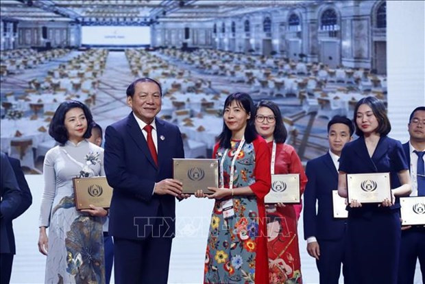 Vietnam wins numerous ASEAN tourism awards hinh anh 1