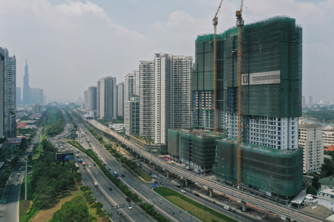 Bất động sản, chung cư, cao ốc... dọc theo xa lộ hà Nội và tuyến Metro số 1, tháng 2/2023. Ảnh: Quỳnh Trần