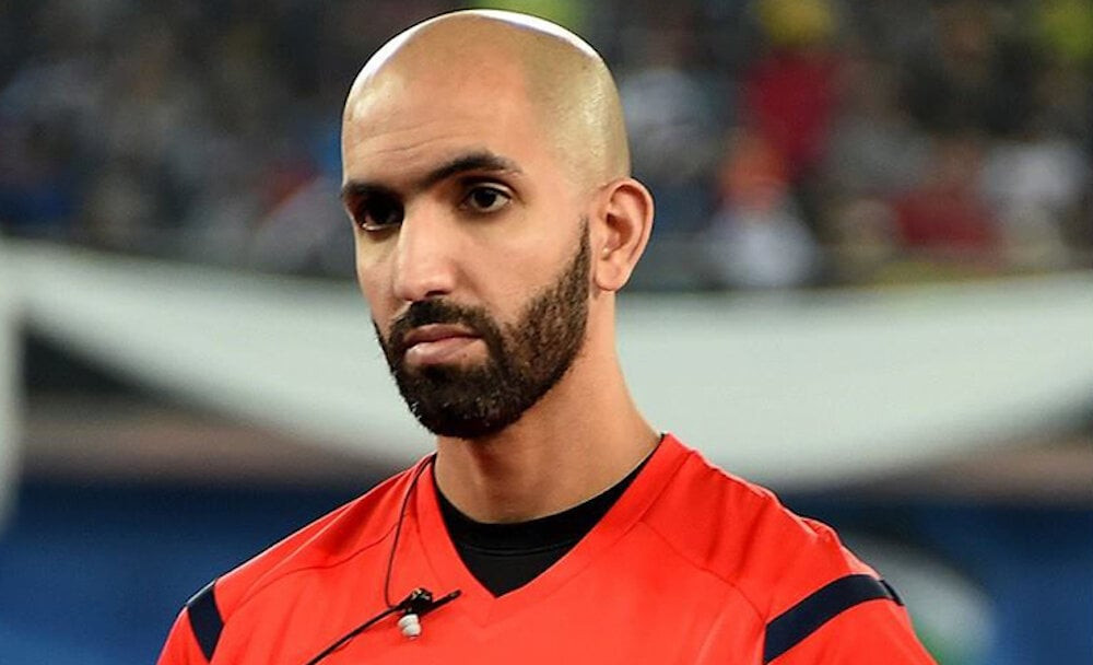 Trọng tài Ahmad Al-Ali điều hành trận đấu giứa Qatar và Iran.