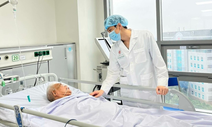 Một bệnh nhân đột quỵ điều trị tại Bệnh viện 108. Ảnh: Lê Nga
