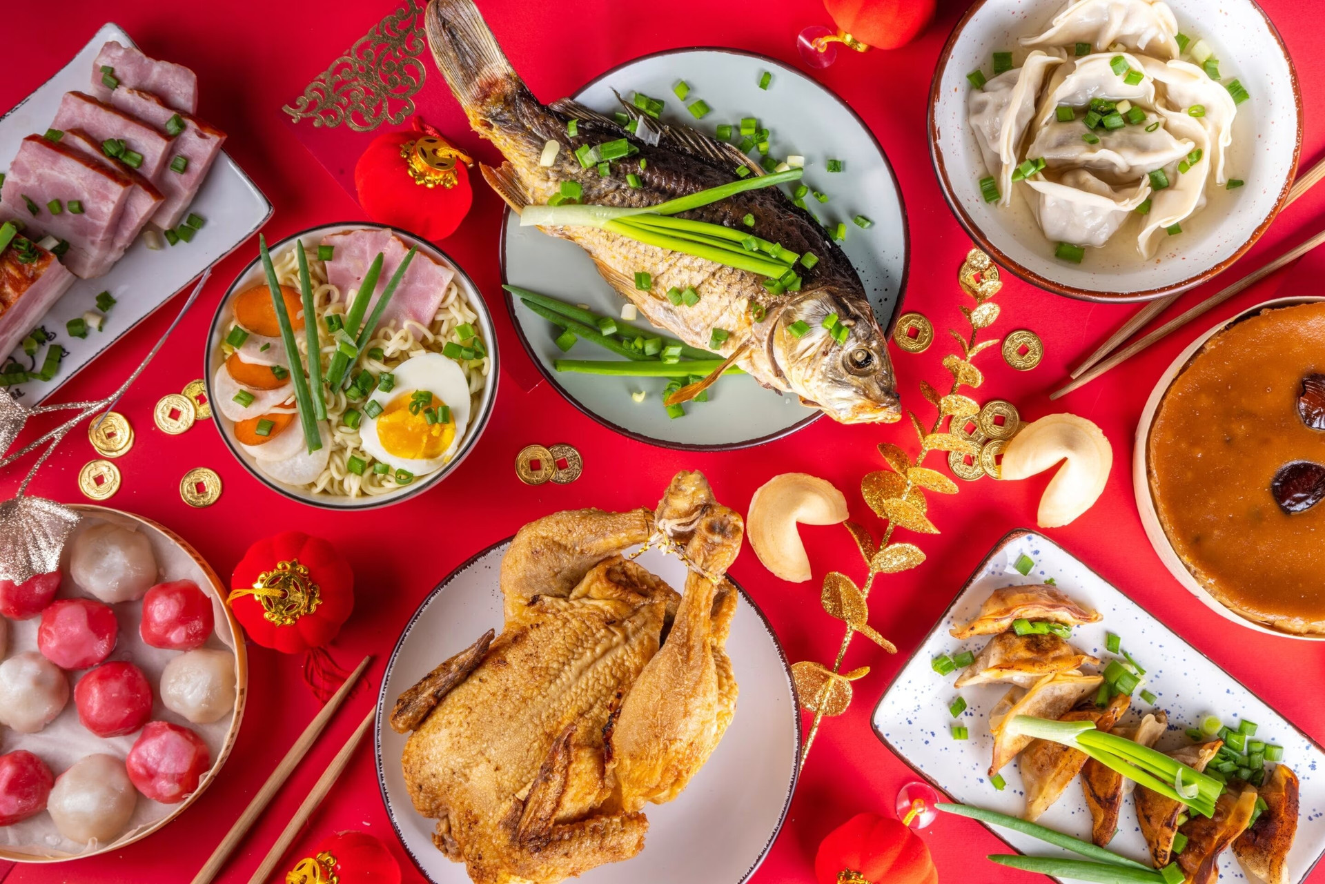 Cá rán và sủi cảo là hai món ăn đặc trưng trong mâm cỗ Tết của người Trung Quốc. (Ảnh: Knorr)