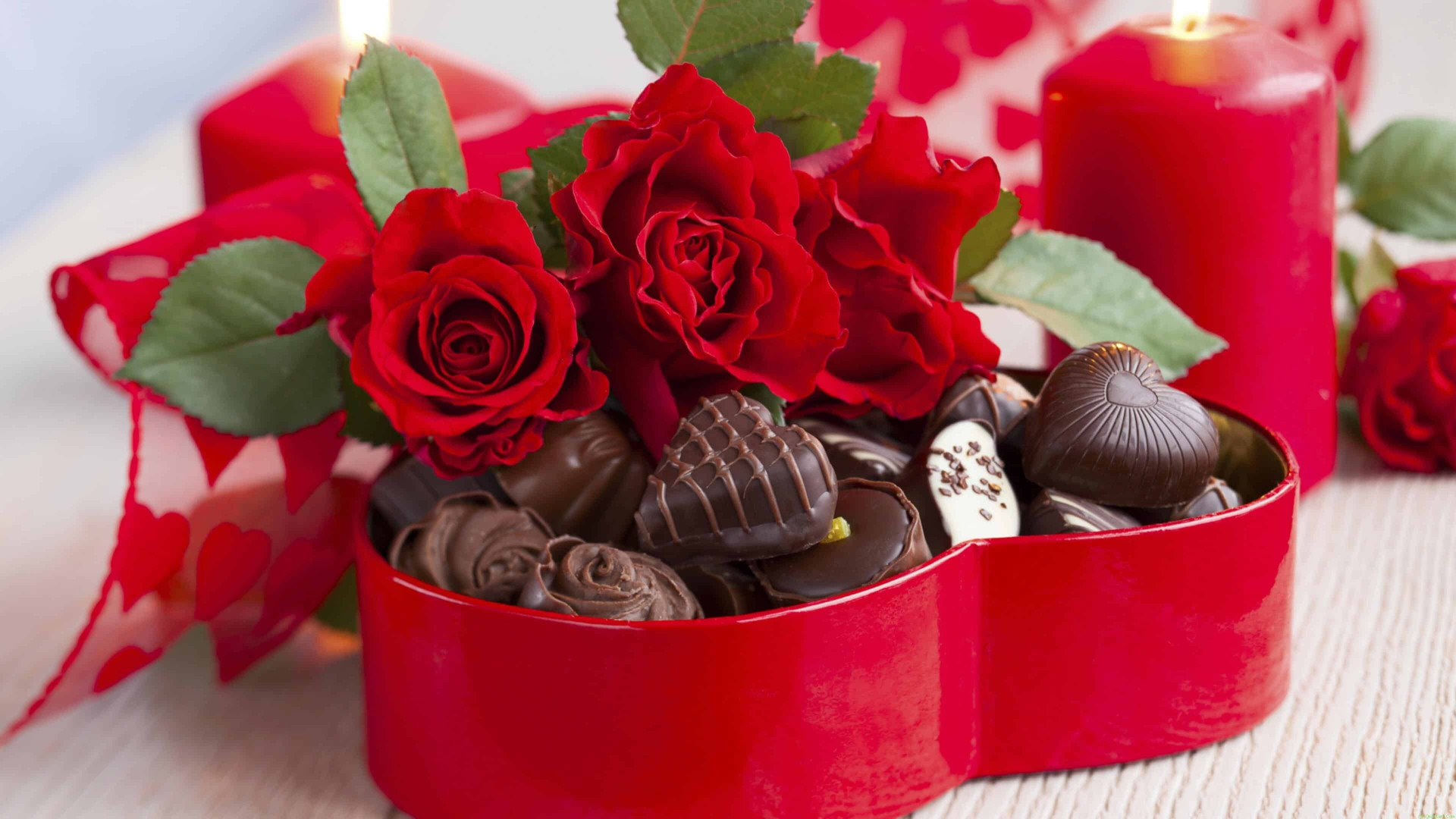 Hoa hồng kết hợp chocolate là món quà Valentine 