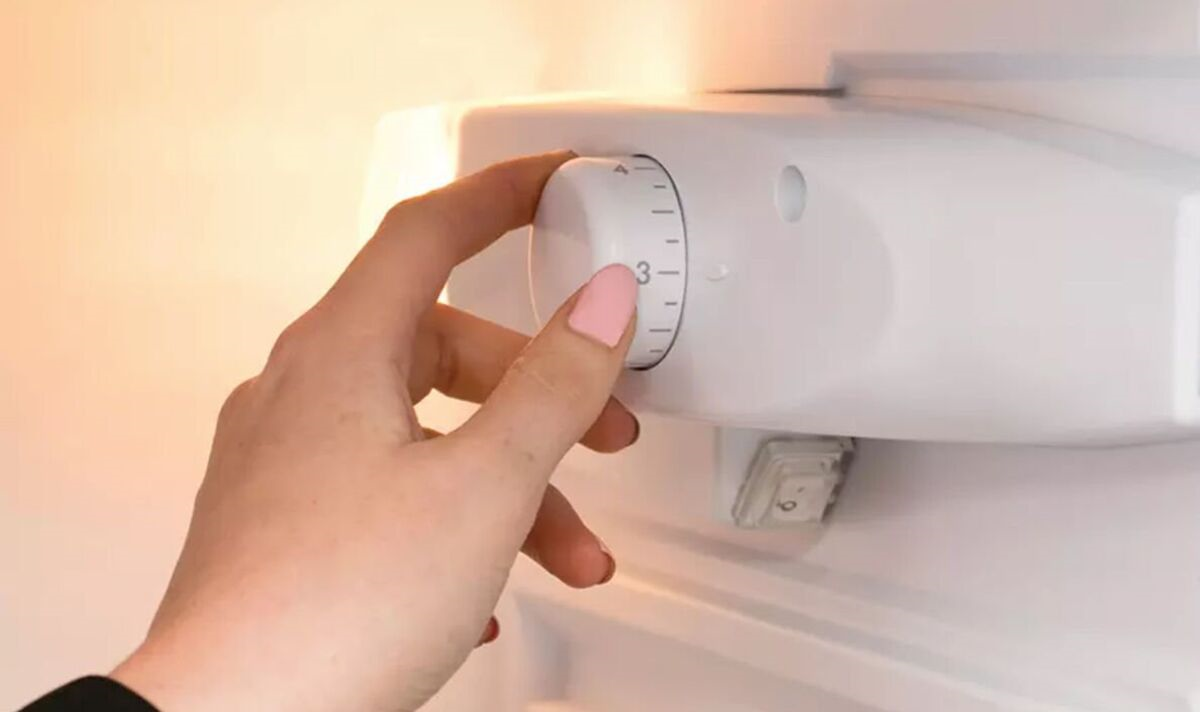 Tủ lạnh có một nút nhỏ, mùa đông cứ chỉnh là tiết kiệm điện. (Ảnh: Getty Image)