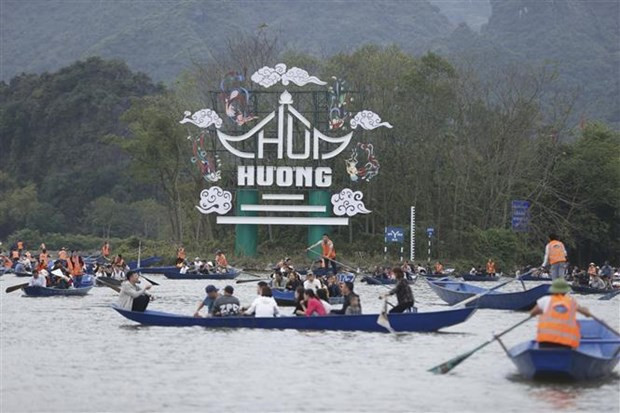 Numerous spring festivals kick-off in northern region hinh anh 1