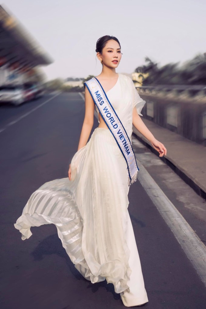 Mai Phương cùng dàn mỹ nhân đến Ấn Độ thi Miss World