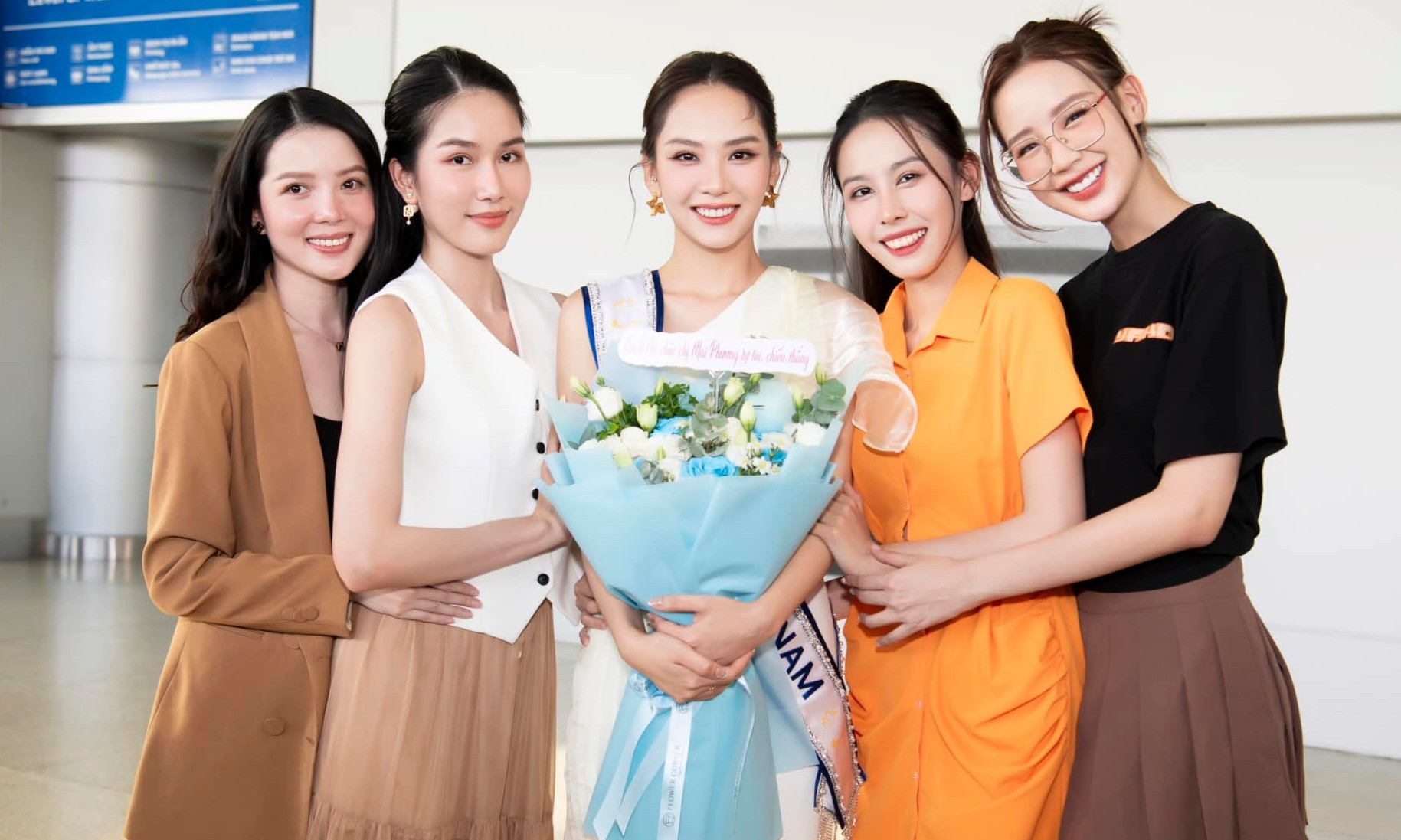 Dàn người đẹp tiễn Mai Phương lên đường thi Miss World 2024