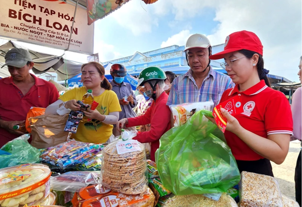 Nearly 42 million USD raised to bring warm Tet to disadvantaged people hinh anh 1