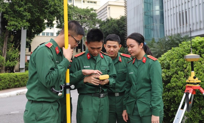 Học viên Học viện Kỹ thuật quân sự trong một giờ học. Ảnh: Hoan Ninh/MTA