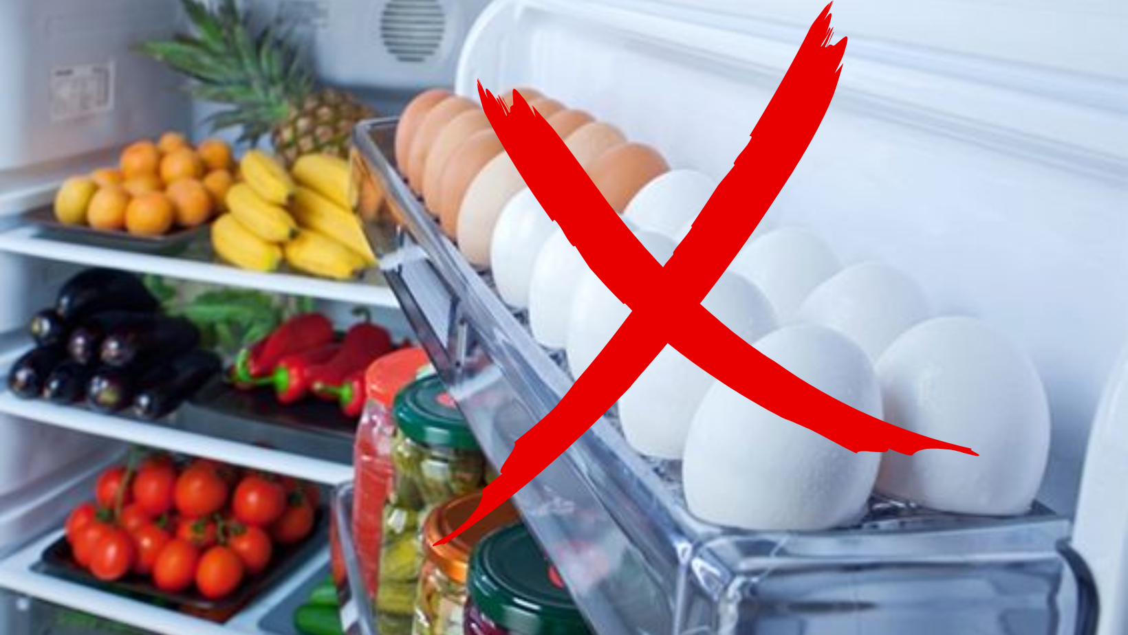 Vì sao không nên đựng trứng ở cánh cửa tủ lạnh? Cửa tủ lạnh là nơi có nhiệt độ không ổn định khiến trứng dễ hỏng hơn. (Ảnh: Pinterest)