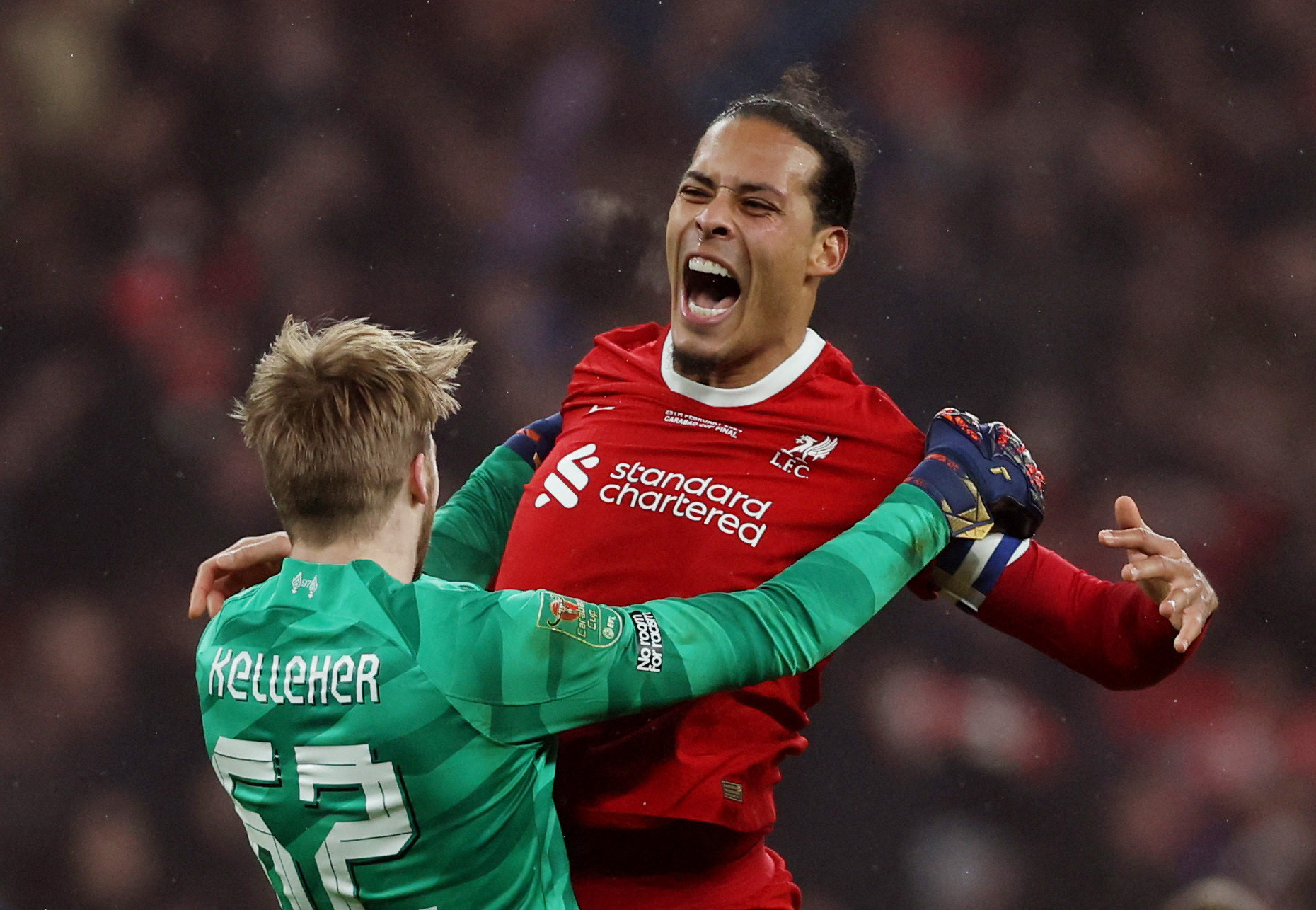 Virgil Van Dijk ghi bàn thắng duy nhất giúp Liverpool đánh bại Chelsea - Ảnh: REUTERS