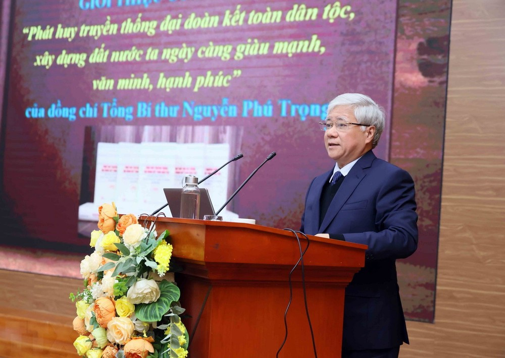 Đồng chí Đỗ Văn Chiến, Bí thư Trung ương Đảng, Chủ tịch Ủy ban Trung ương Mặt trận Tổ quốc Việt Nam, giới thiệu nội dung cuốn sách 