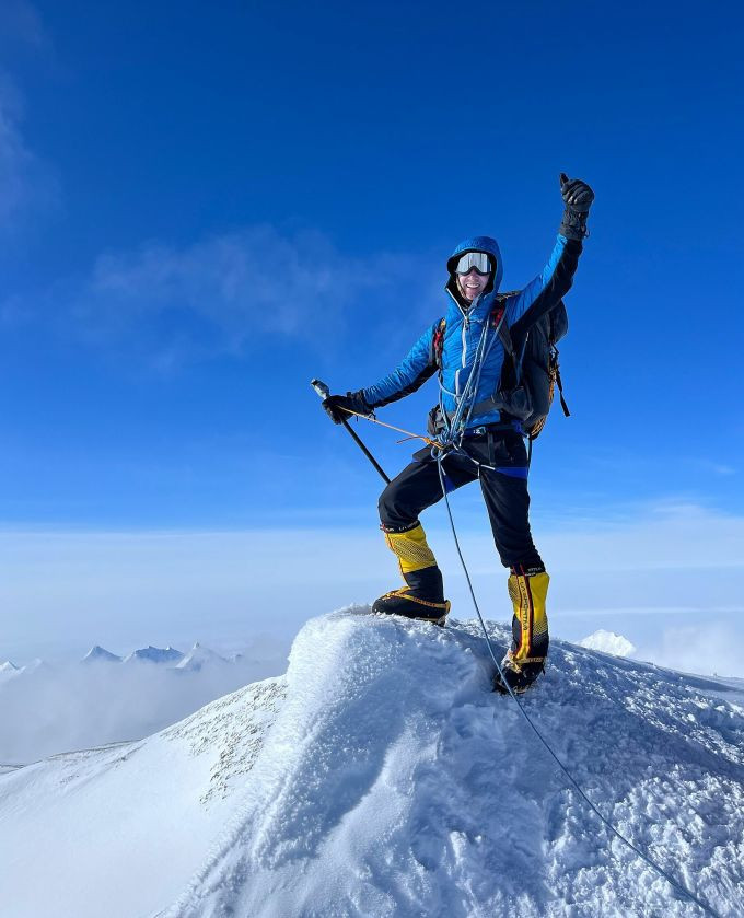 Johnny Ward trong hành trình chinh phục 7 đỉnh núi cao nhất ở 7 lục địa. Ảnh: CNN