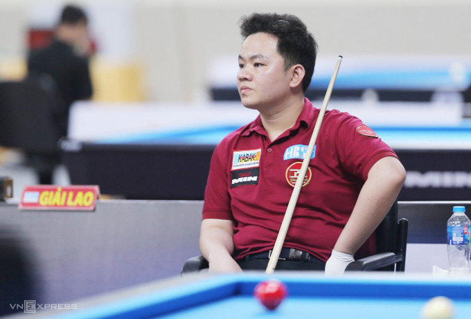 Bao Phương Vinh trong trận bán kết giải Billiard carom 3 băng HBSF Cup Tour 3 với Lê Văn Thái chiều 17/9/2023. Ảnh: Đức Đồng