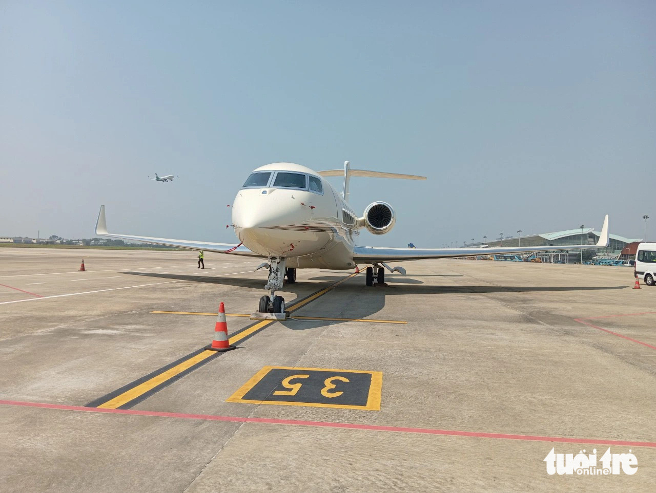 Máy bay tư nhân Gulfstream G650ER tại sân bay Đà Nẵng - Ảnh: TIẾN MINH