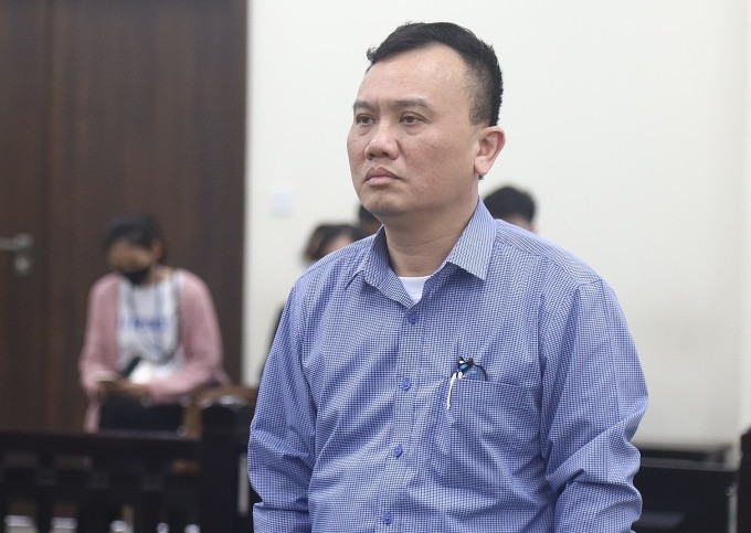 Bị cáo Lê Minh Tuyến tại tòa, chiều 5/4. Ảnh: Danh Lam