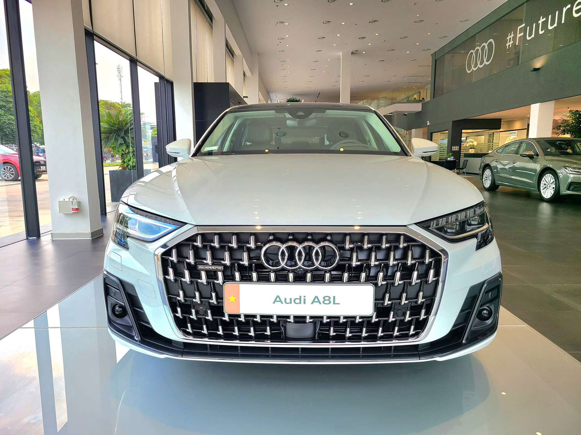 Audi A8 L sản xuất năm 2022 đang được giảm sâu tại đại lý - Ảnh: Đại lý Audi