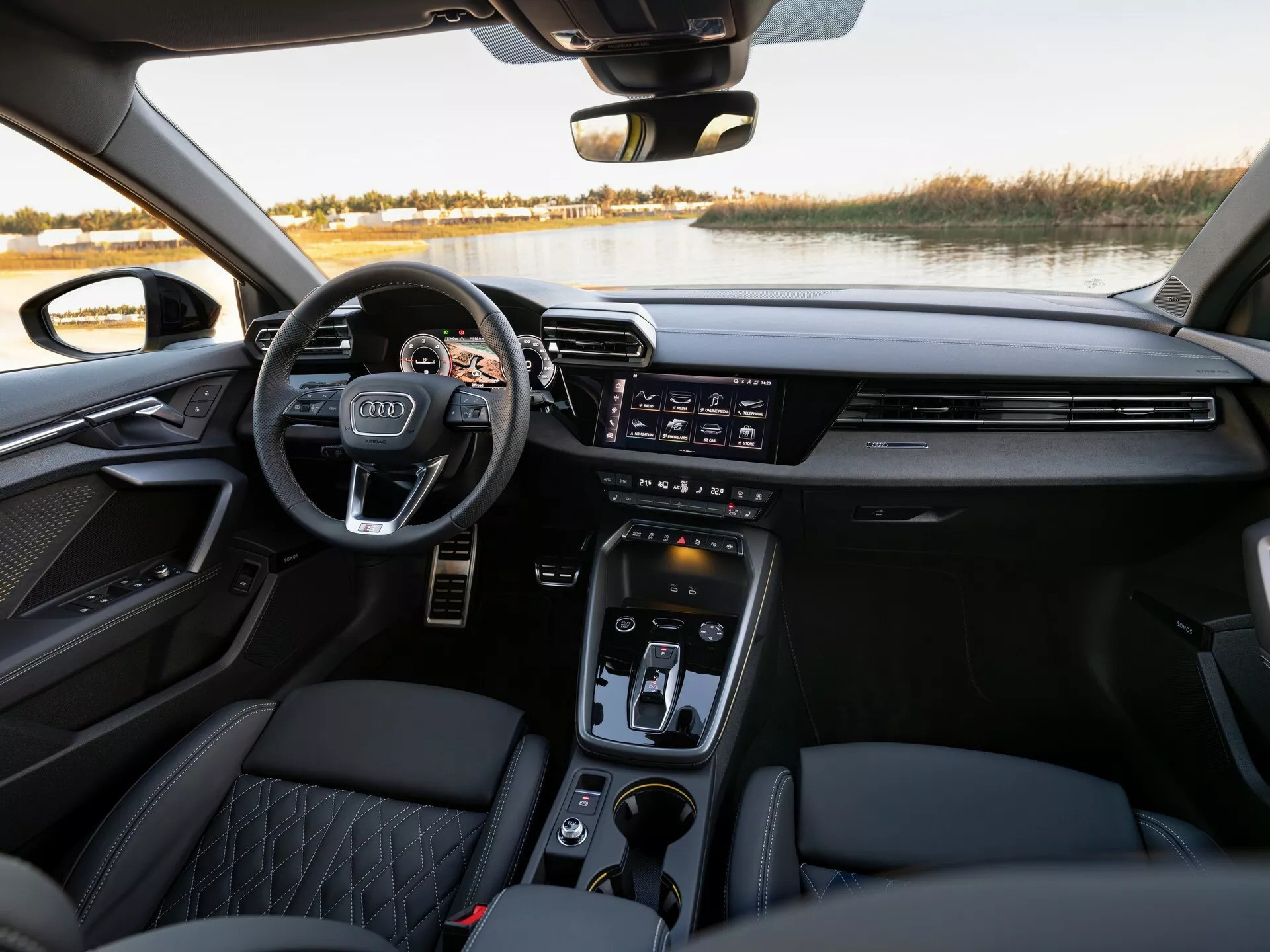 Nội thất xe được thay đổi khá nhiều chi tiết nhỏ lẻ nhưng tổng thể nhìn chung giữ nguyên - Ảnh: Audi