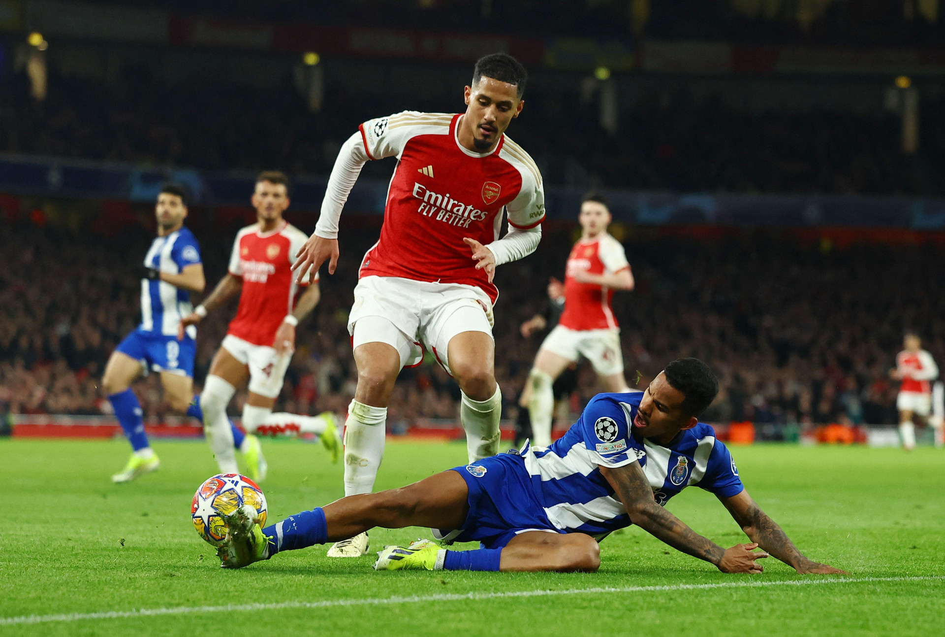 Arsenal đã có trận đấu cực kỳ khó khăn trước Porto - Ảnh: REUTERS