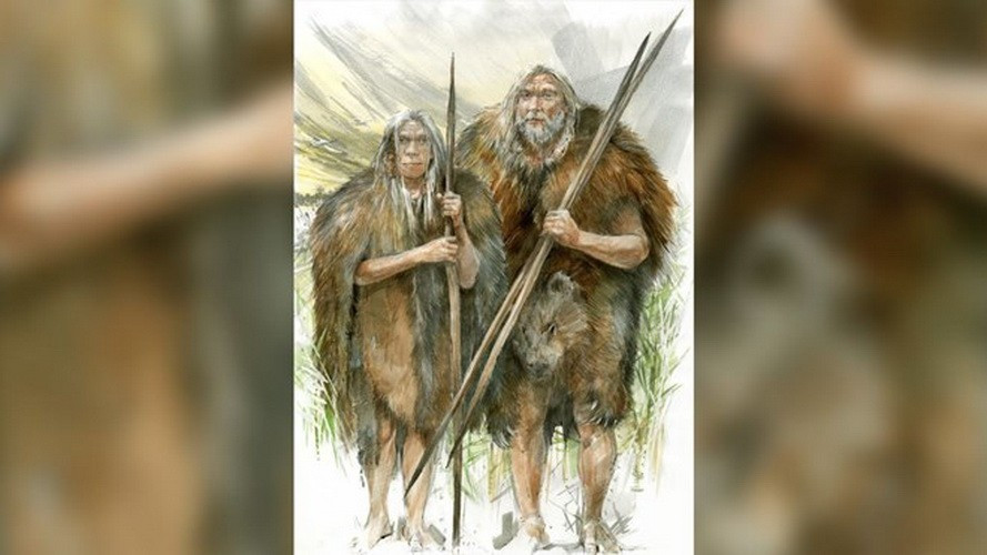 Tranh minh họa người thời kỳ Đồ đá quấn lông gấu trong mùa Đông giá rét. (Ảnh: Journal Of Human Evolution) 
