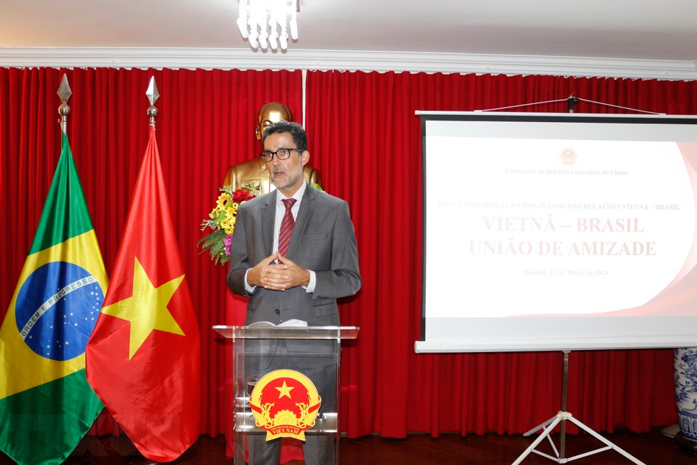 Ông Eduardo Paes Saboia, Thứ trưởng phụ trách châu Á và Thái Bình Dương, Bộ Ngoại giao Brazil, phát biểu tại sự kiện. (Ảnh: TTXVN phát)