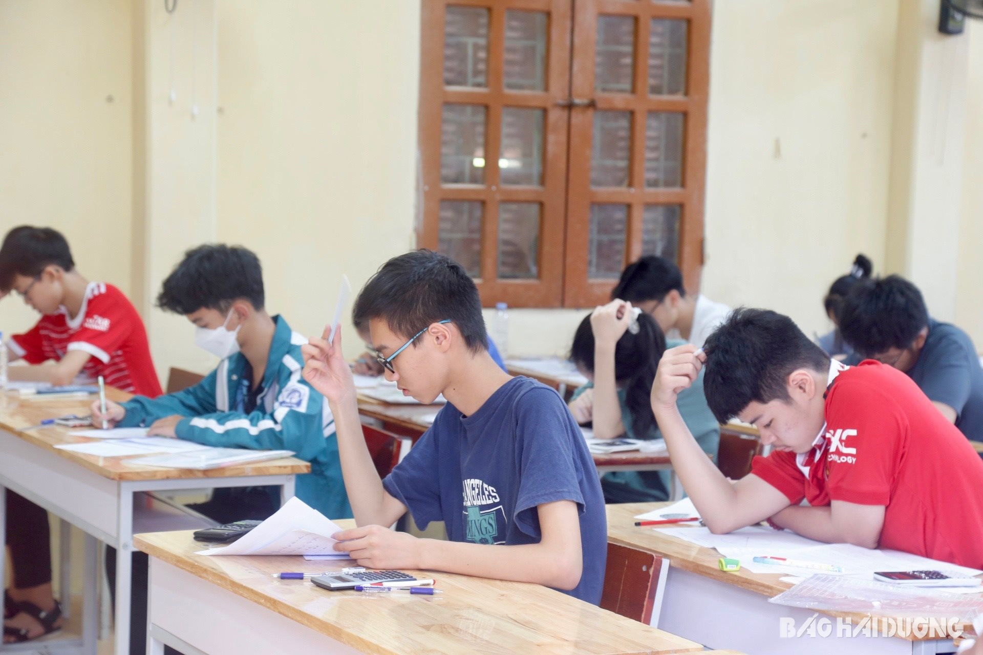 Thí sinh làm bài thi môn chuyên vào Trường THPT chuyên Nguyễn Trãi năm 2023 (ảnh tư liệu)