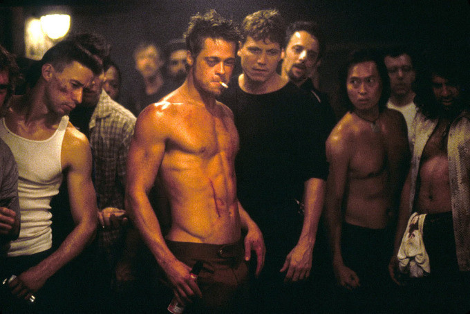 Hình thể của Brad Pitt trong Fight Club từng là mục tiêu tập luyện của đàn ông. Ảnh: 20th Century Fox
