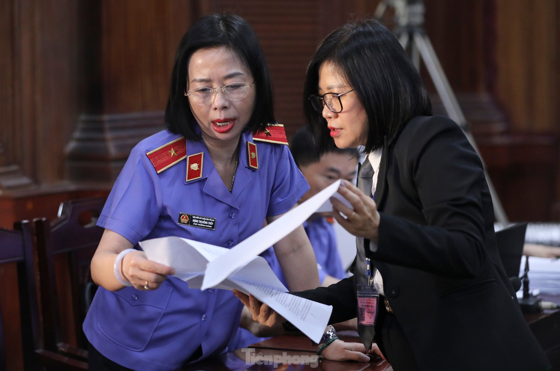 Gương mặt thất thần của bà Trương Mỹ Lan sau khi bị đề nghị tuyên án tử ảnh 9